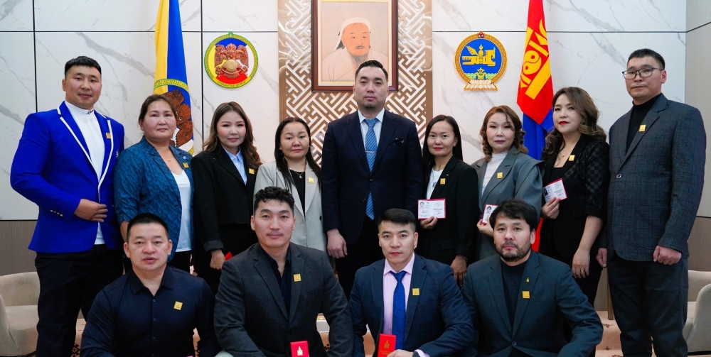 Сүхбаатар дүүрэг: 11 дүгээр хорооны ОЛС ТАТАЛТЫН багийн тамирчдад “СПОРТЫН ДЭД МАСТЕР”-ын цол, тэмдэгийг гардуулав