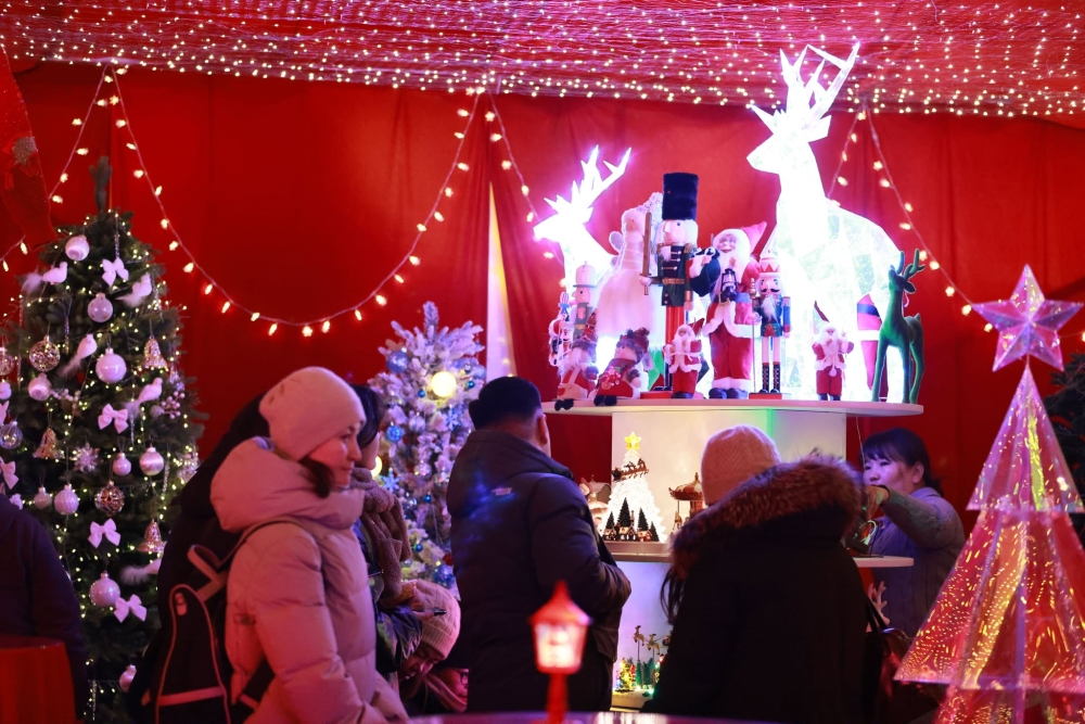 Төв талбайд “Крисмасс маркет” ажиллаж эхэллээ