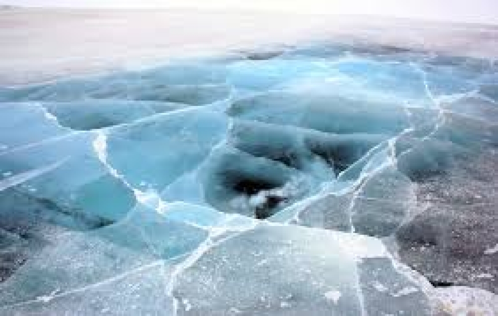 Гол, мөрний эрэг хавиар мөсний зузаан 5-20 см нимгэрсэн байна