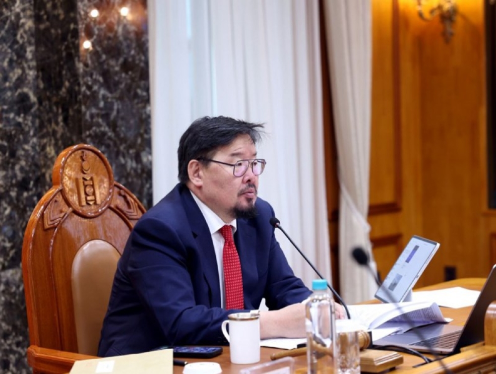 Ерөнхий сайд Г.Занданшатар Эрчим хүчний сайд Б.Чойжилсүрэнд нэг сарын хугацаатай үүрэг өглөө