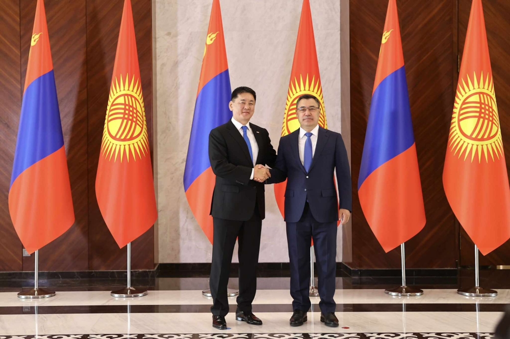 Албан ёсны хэлэлцээ хийлээ