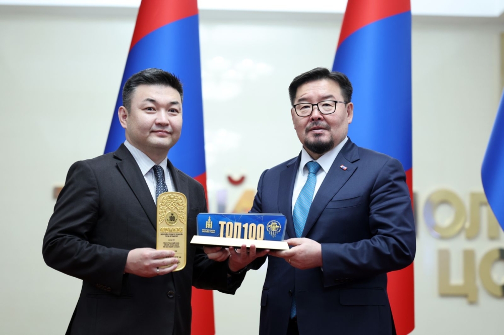“ТОП-100” ААН-ийг тодруулан өргөмжиллөө