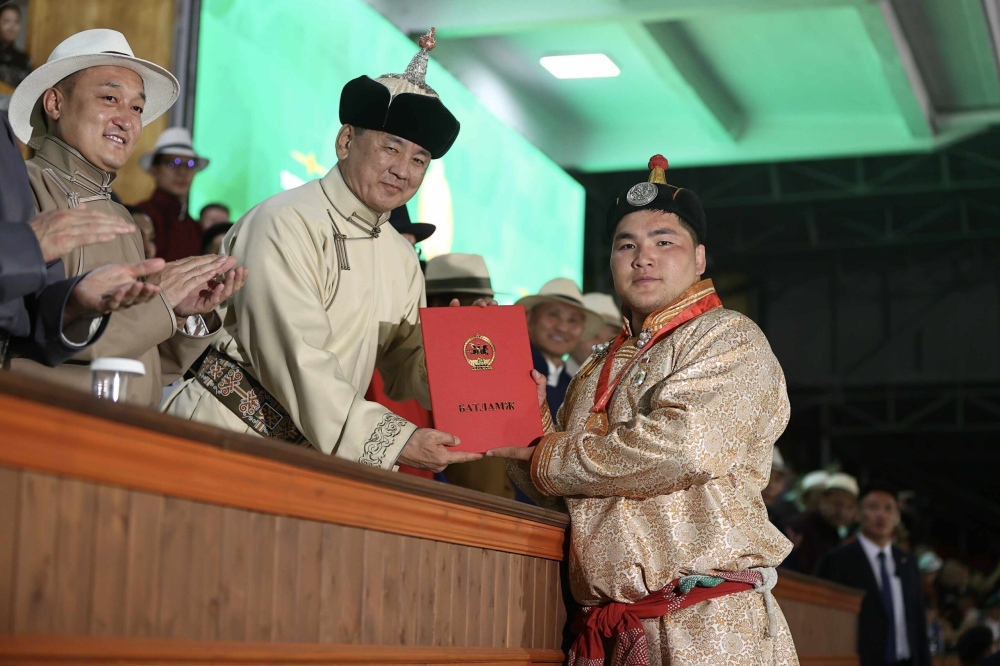 Улсын баяр наадмын Үндэсний бөхийн барилдаанд Улсын начин Энхтүвшингийн Батмагнай түрүүллээ