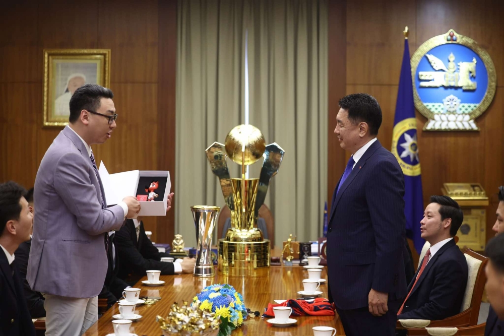 Ерөнхийлөгч У.Хүрэлсүх “Хасын хүлэгүүд” багийнхныг хүлээн авч уулзлаа