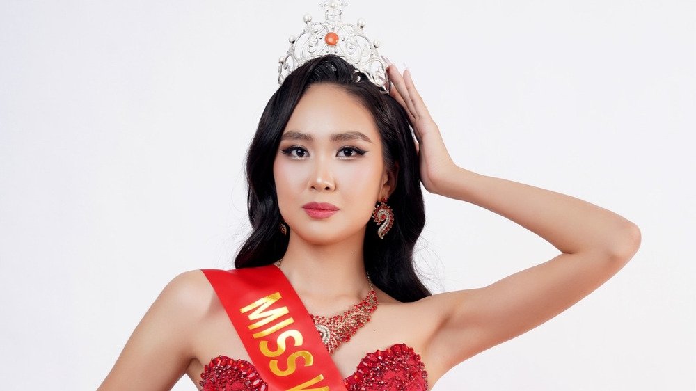 Мисс Б.Эрдэнэсувд: Дэлхийд би Монголоороо дуудуулж финалын тайзанд алхахад 2 хоног үлдлээ