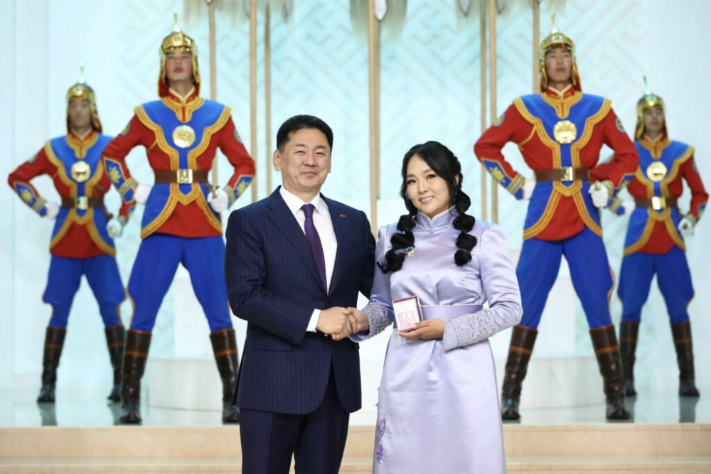 Улсын хэмжээнд 14,486 ээж Алдарт эхийн одон хүртэж байна