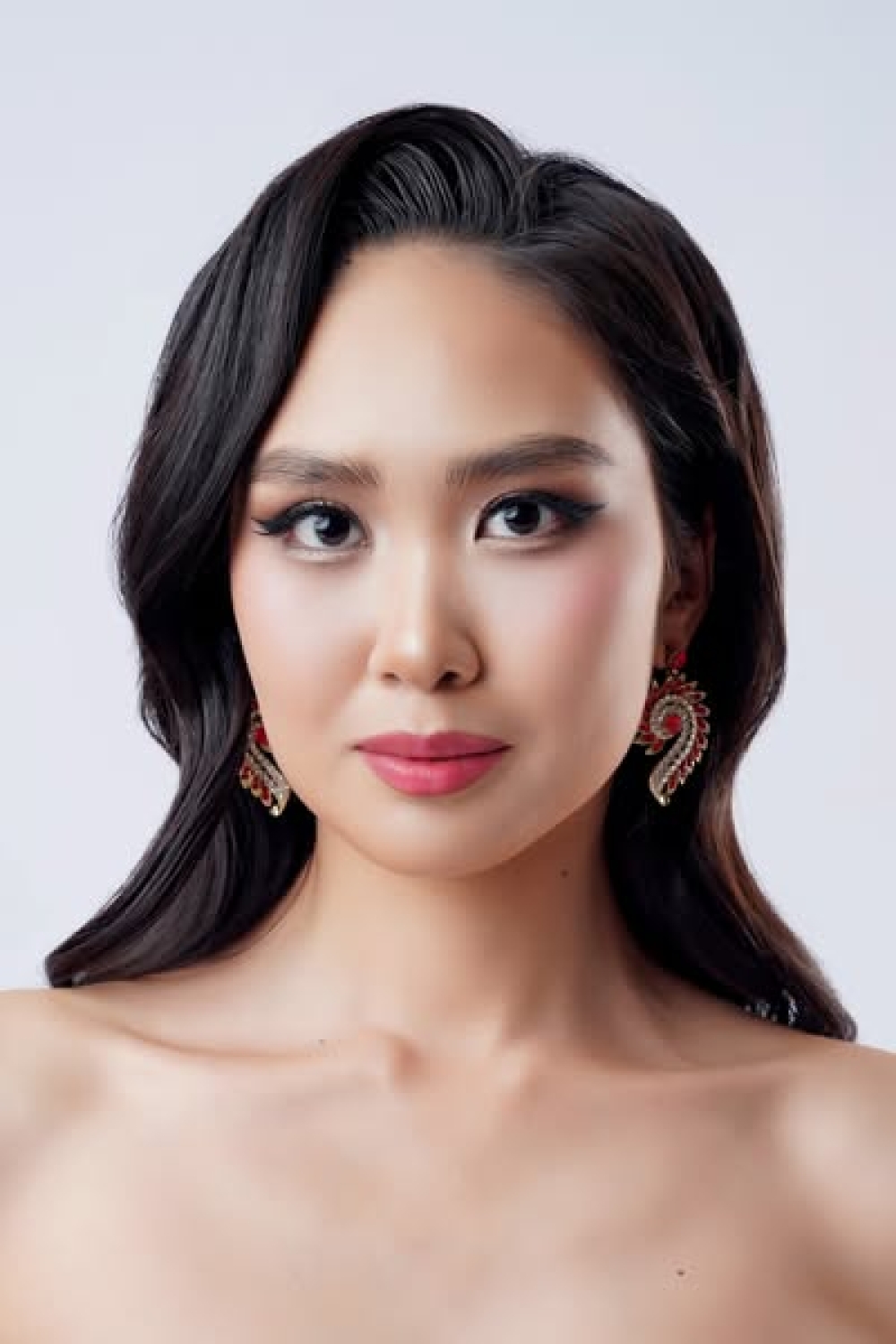 “Miss World 72” наадамд оролцож буй Б.Эрдэнэсувдад амжилт хүсээрэй