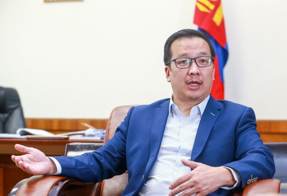 Б.Бат-Эрдэнэ: БНСУ-д хууль бусаар оршин сууж буй 17 мянган иргэнийг нэг удаа хууль ёсны болгох асуудлыг хөндье