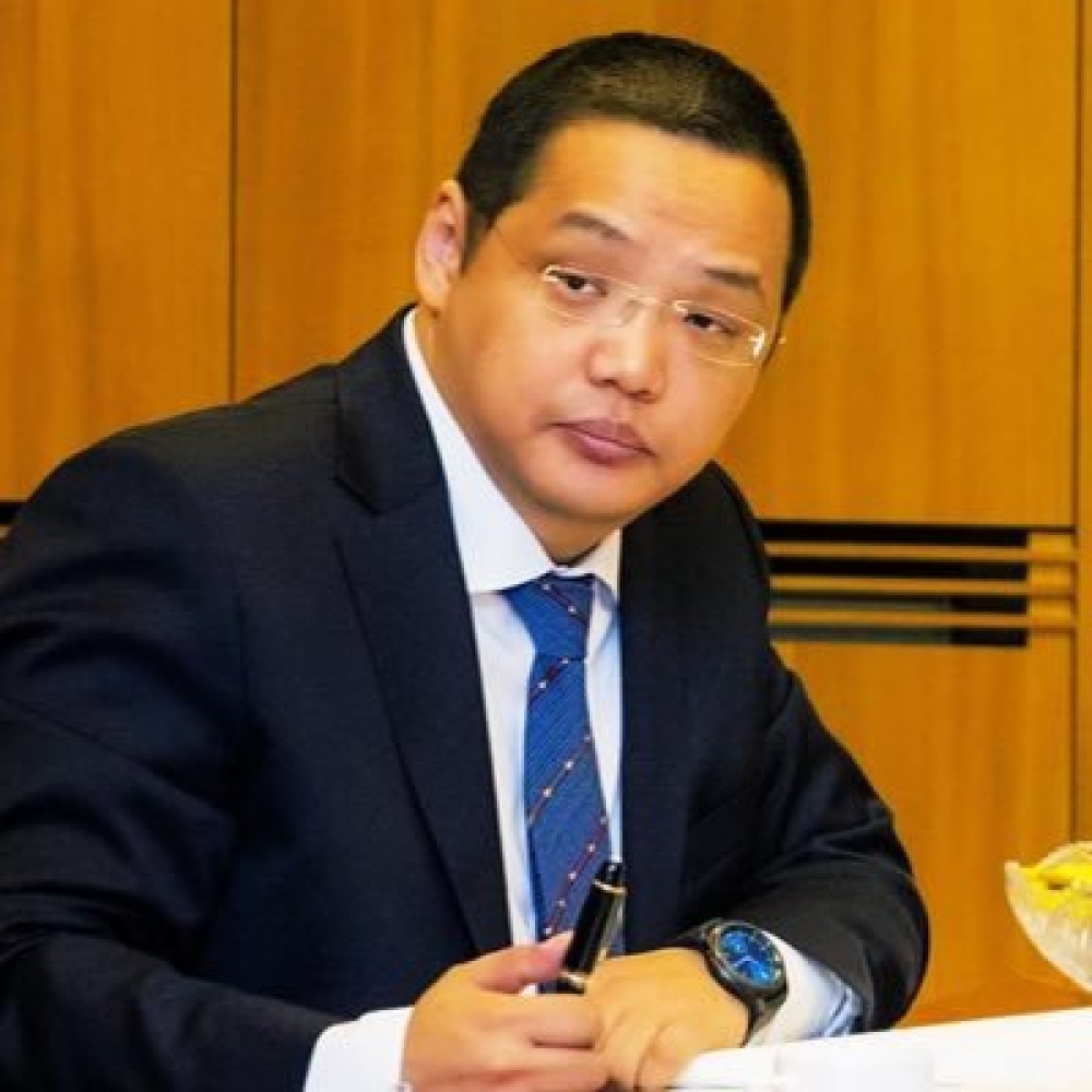 Шилэн Цогоо: Улсын соёлын үнэт өв болсон уран зургуудыг ИХ ТЭНГЭРТ 8 жил амьдарсан экс Ерөнхийлөгч аваад зугтаасан байдаг