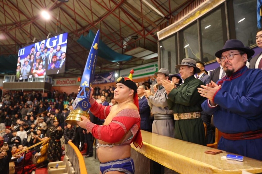 “Монгол бахархлын өдөр”-т зориулсан барилдаанд Улсын арслан Э.Батмагнай түрүүллээ