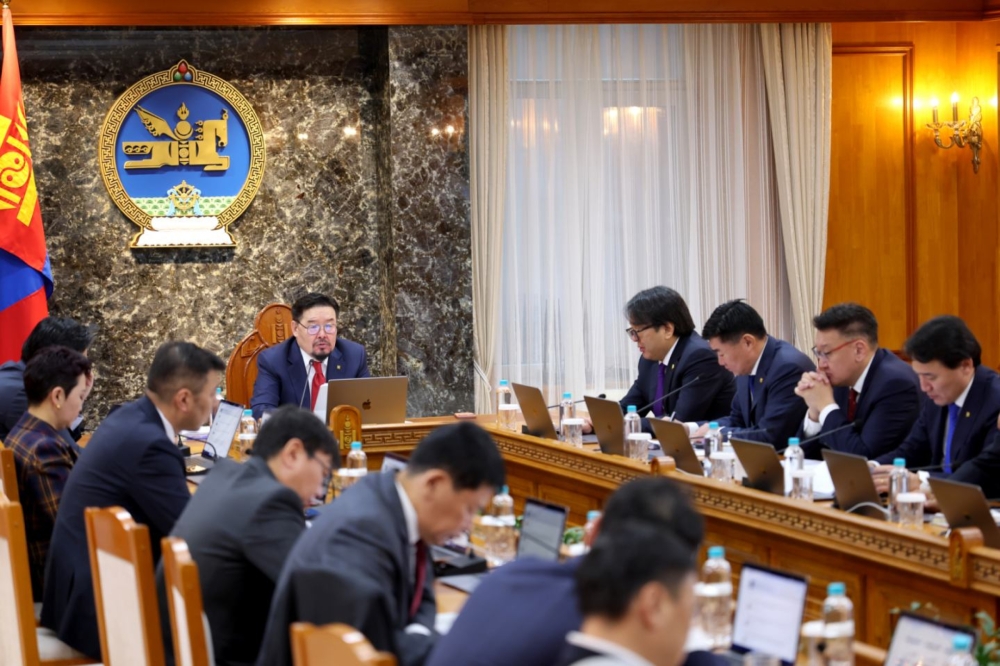 Эрүүл мэндийн салбарын ажилтны цалинг 75 хувиар нэмэгдүүлэх саналыг танилцуулав