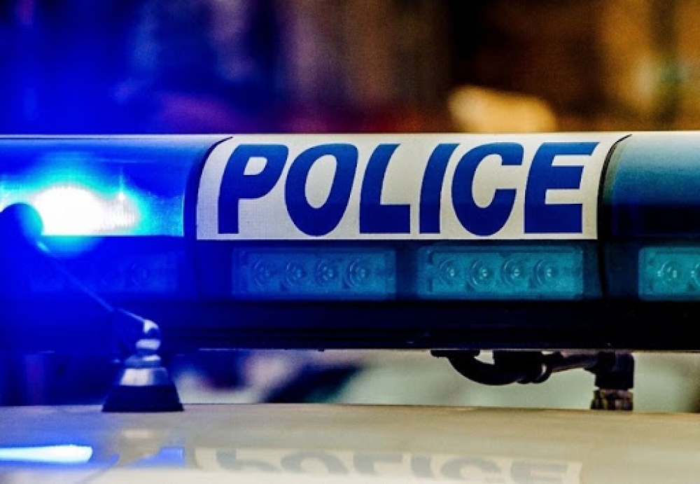 Байрны гадна асаалттай орхисон автомашинаа хулгайд алджээ