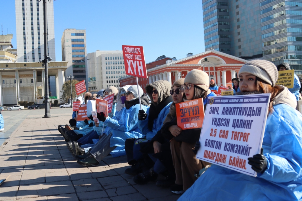 14 эмнэлгийн эмч, ажилтнууд ажил хаяхаар болжээ