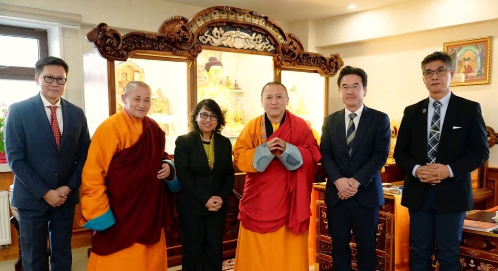 Тэргүүн хамба Д.Жавзандоржид Азийн энх тайвны төлөө шашинтнууд бараалхлаа