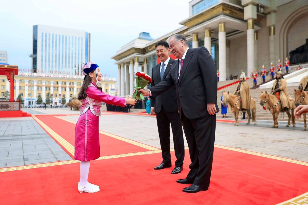 Тажикистан Улсын Ерөнхийлөгчийг албан ёсоор угтаж авлаа