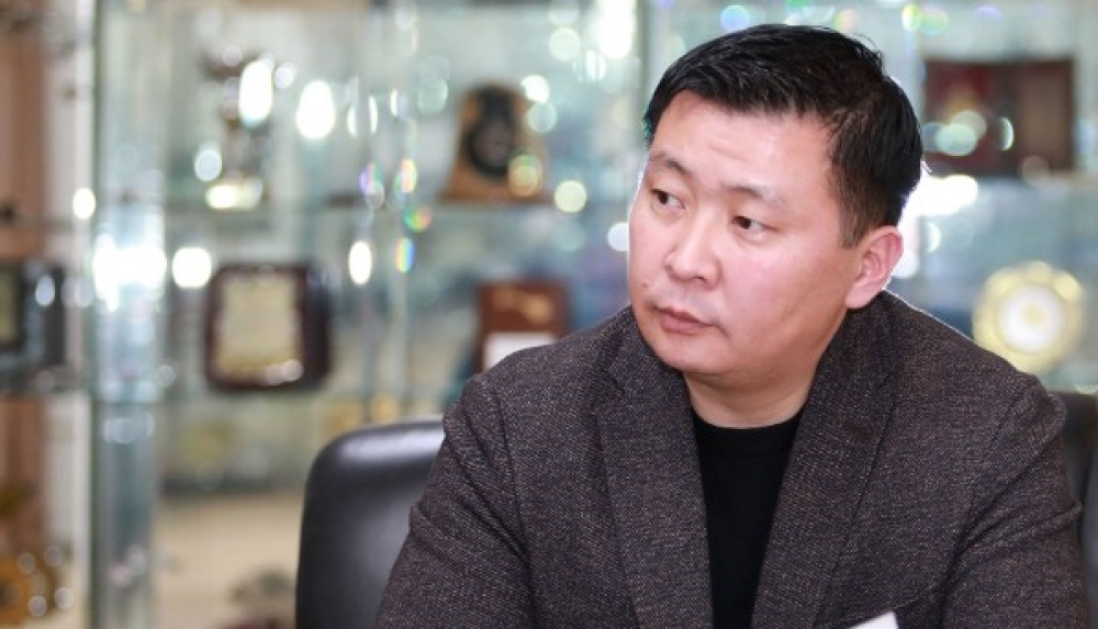 Э.БАТ-АМГАЛАН: ОРОН СУУЦЖУУЛАЛТЫН ТУХАЙ ХУУЛЬД УРЬДЧИЛГАА ТӨЛБӨРИЙГ 50 ХУВИАР БУУРУУЛАХААР ТУСГАСАН
